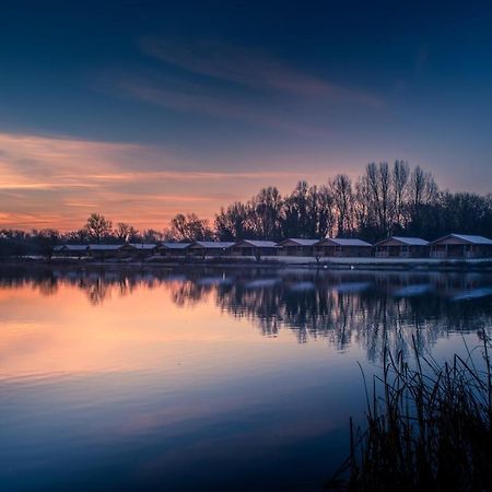 Lake Pochard Holiday Lodges South Cerney Εξωτερικό φωτογραφία